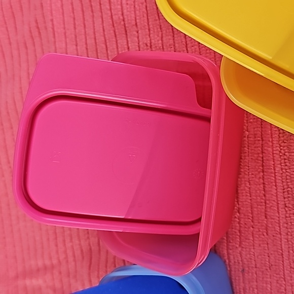 Colorful Set of 6 Tupperware Tab Containers! - Picture 6 of 10